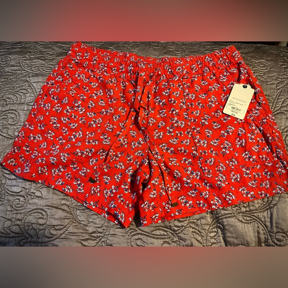 St.John’s Bay Summer linen shorts.
